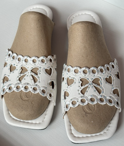White flats cut out - white,